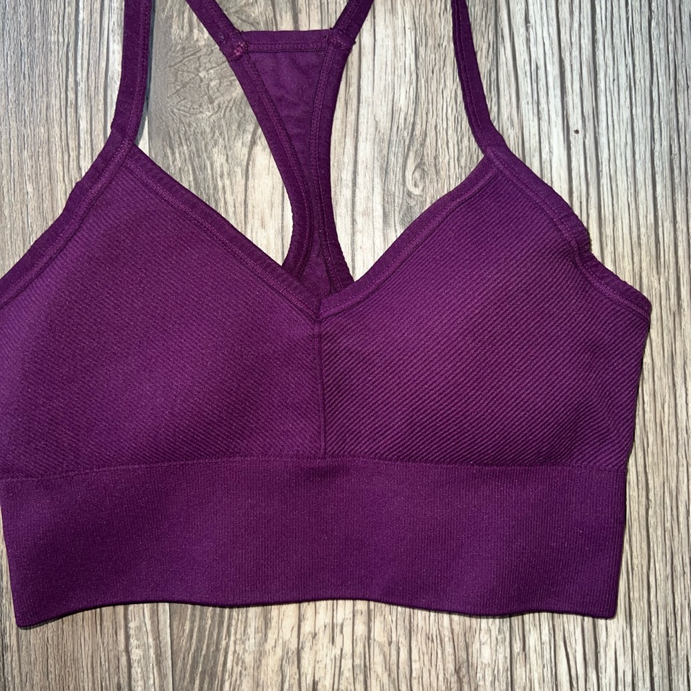 New NUX One bye One V Neck Seamless sports bra IN A SIZE SMALL.